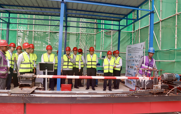 观看先进工器具展示.png 观看先进工器具展示.png